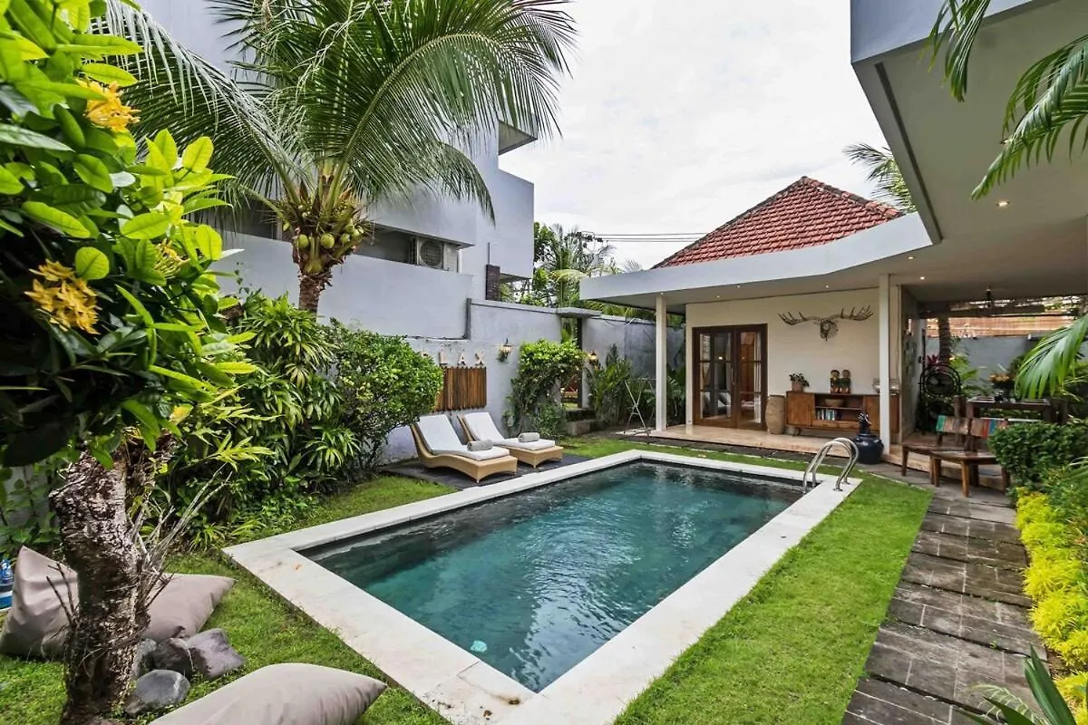 Huge & Good Location 6 Bedroom Villa In Seminyak