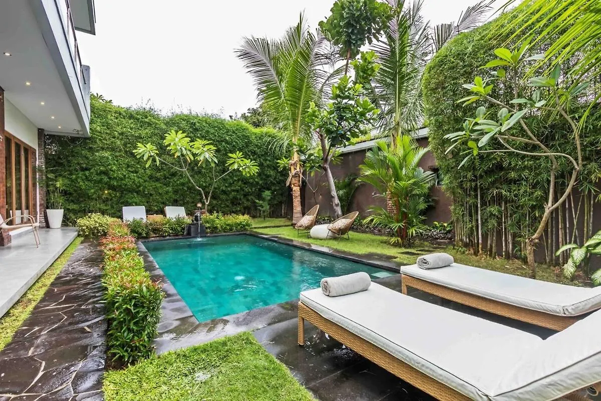 Huge & Good Location 6 Bedroom Villa In Seminyak 0*,