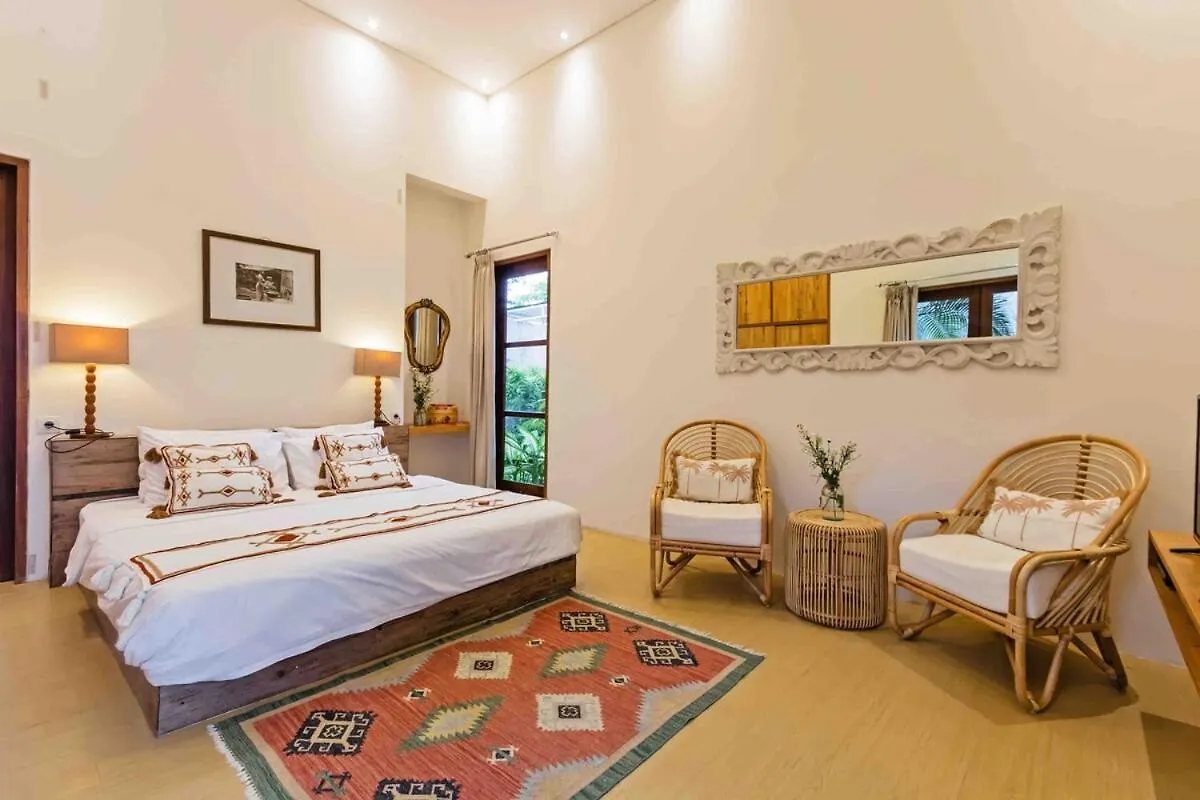 Huge & Good Location 6 Bedroom Villa In Seminyak