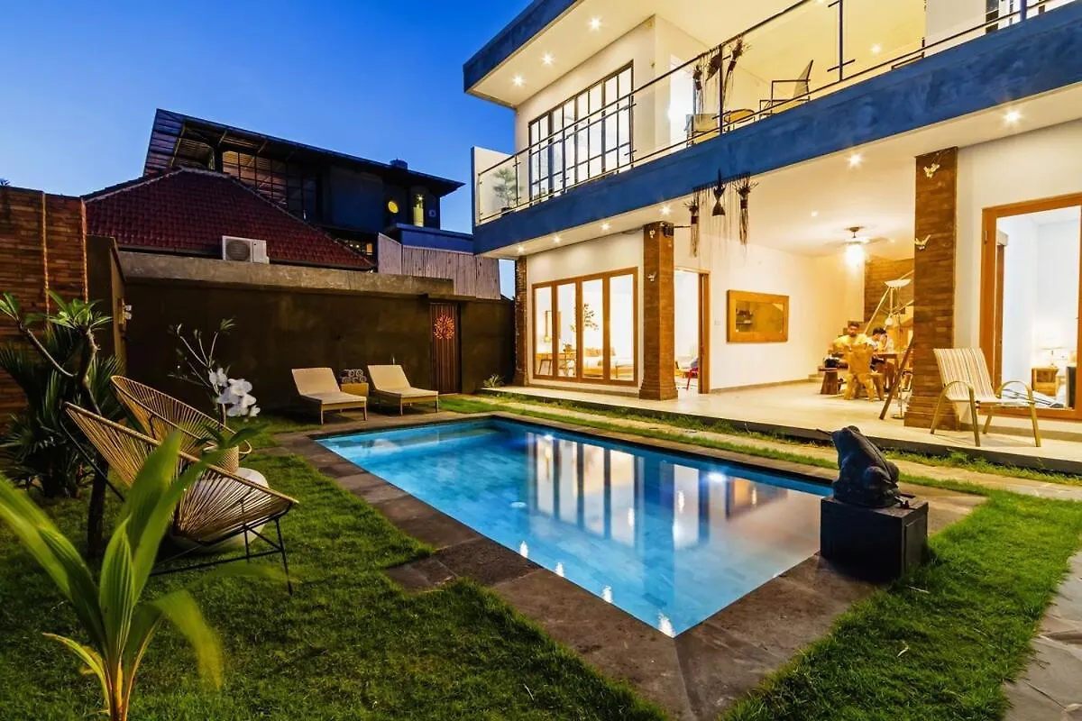 Huge & Good Location 6 Bedroom Villa In Seminyak 0*,