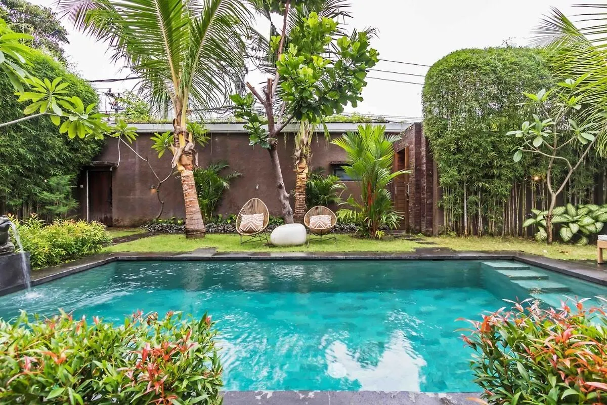 Huge & Good Location 6 Bedroom Villa In Seminyak