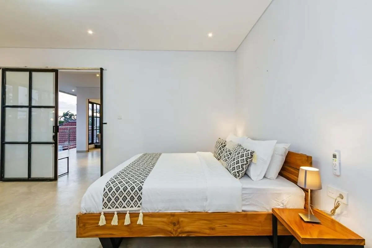 Huge & Good Location 6 Bedroom Villa In Seminyak