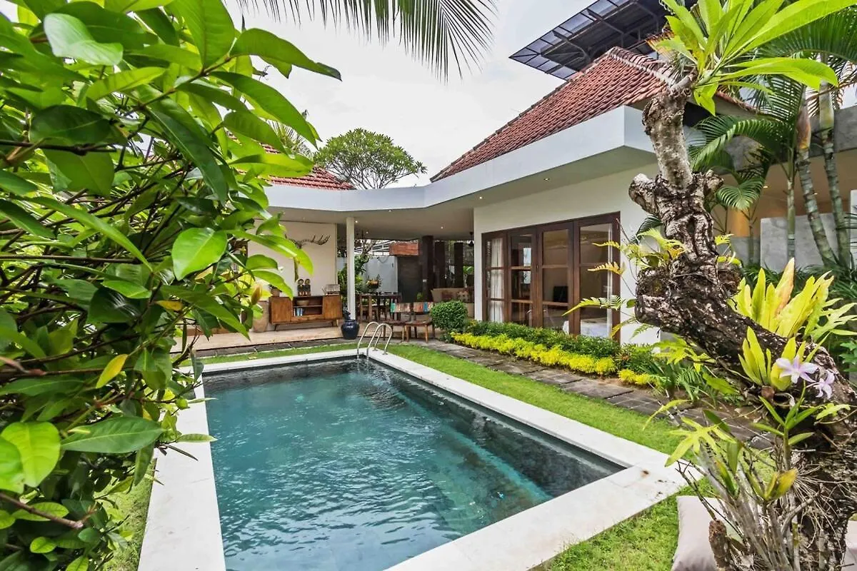 Huge & Good Location 6 Bedroom Villa In Seminyak