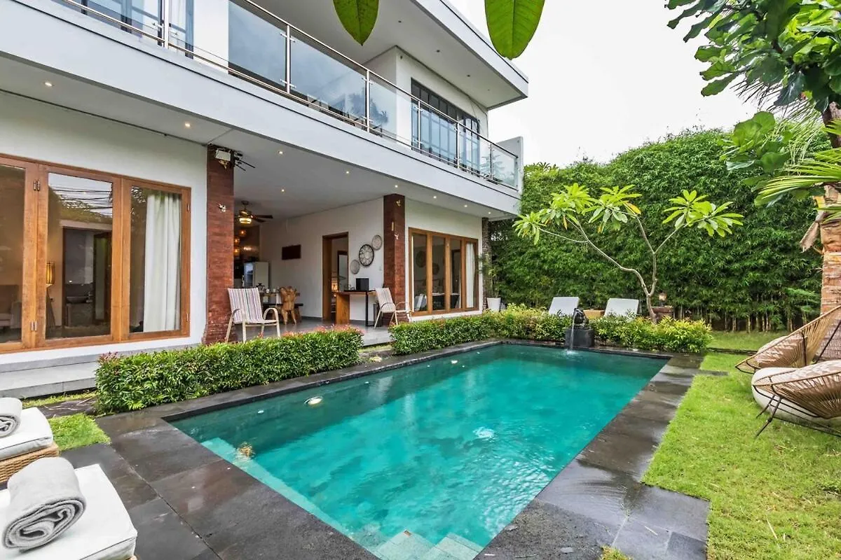 Huge & Good Location 6 Bedroom Villa In Seminyak