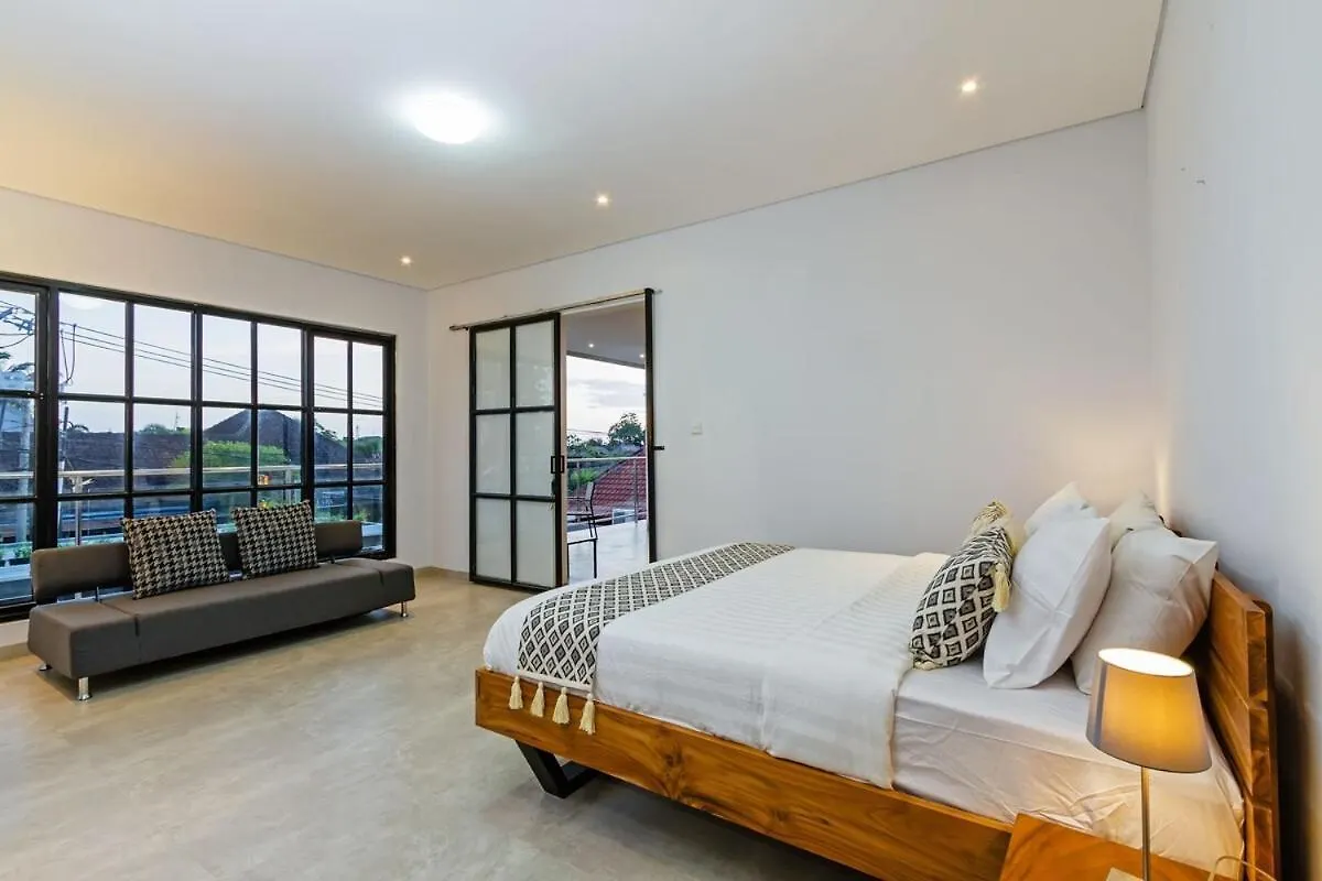 Huge & Good Location 6 Bedroom Villa In Seminyak