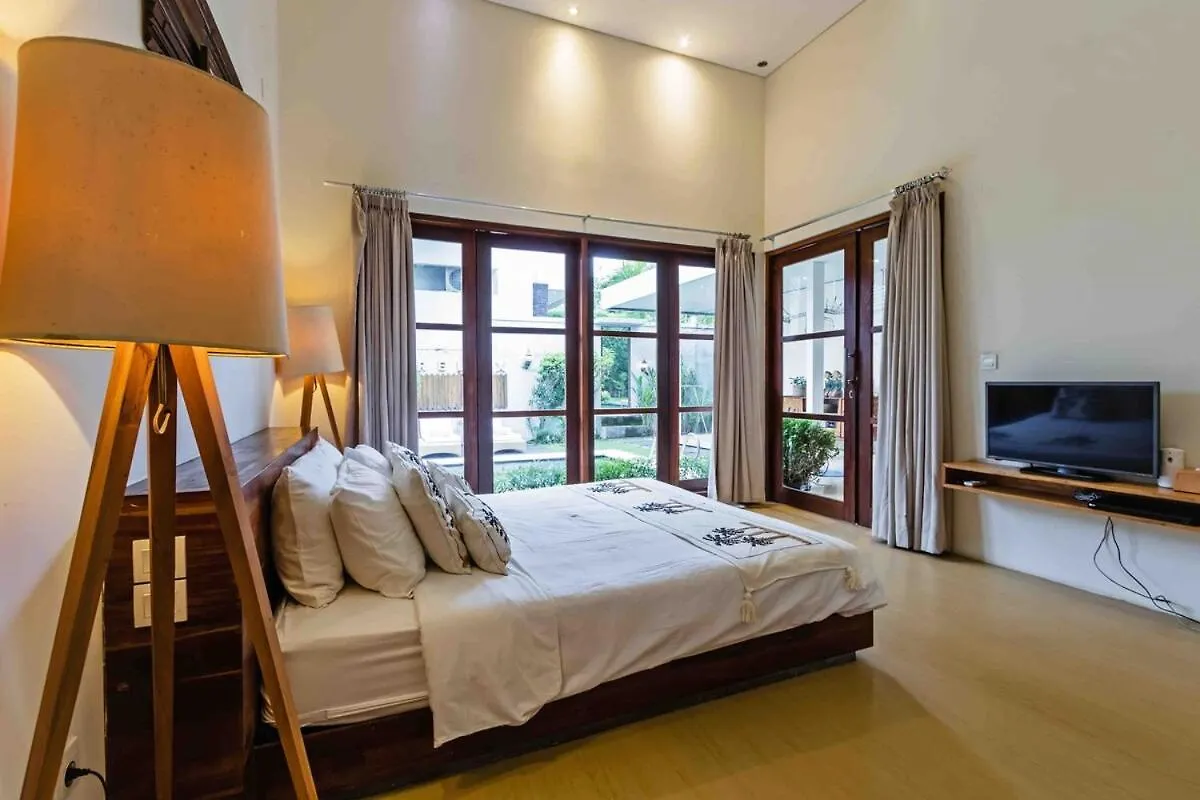 Huge & Good Location 6 Bedroom Villa In Seminyak