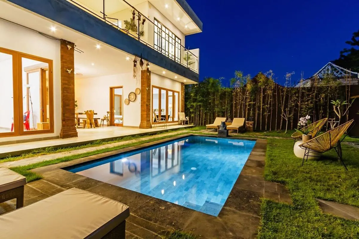 Huge & Good Location 6 Bedroom Villa In Seminyak 0*,