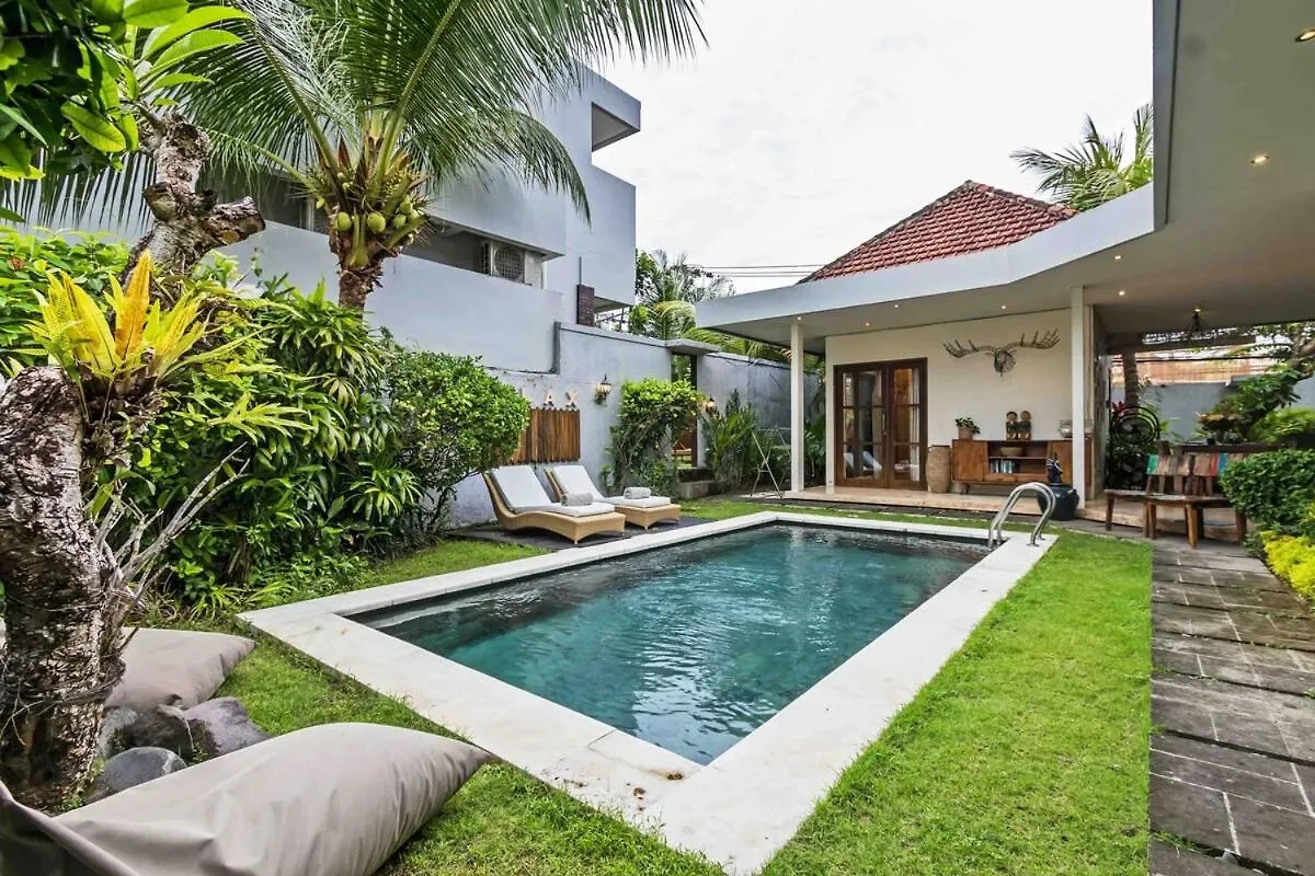 Huge & Good Location 6 Bedroom Villa In Seminyak