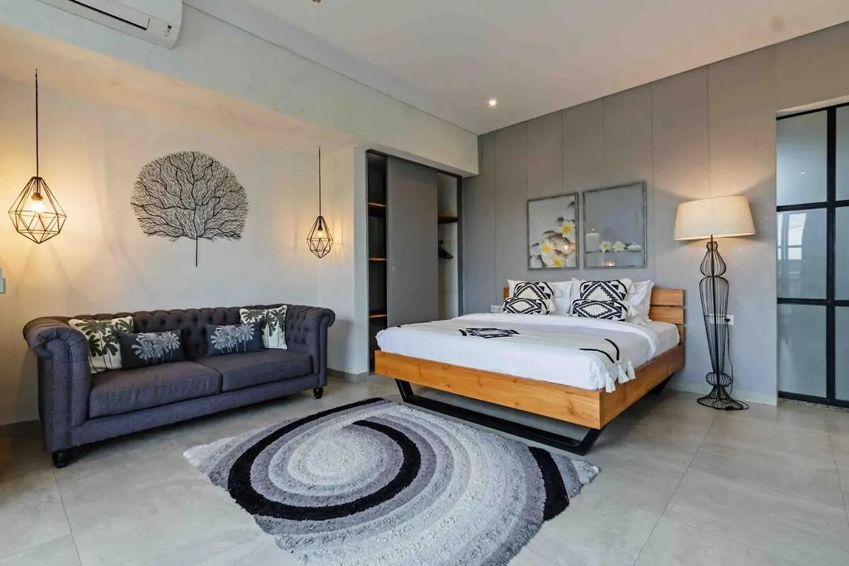 Huge & Good Location 6 Bedroom Villa In Seminyak