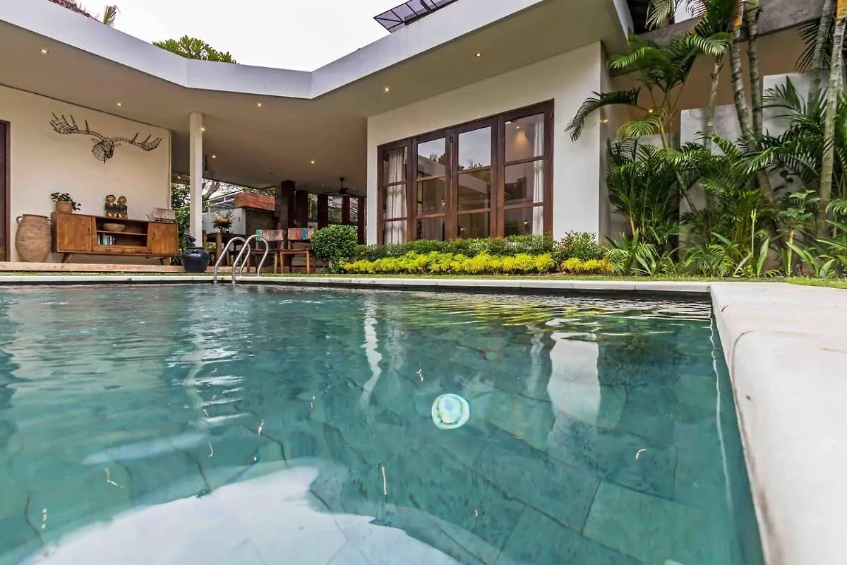 Huge & Good Location 6 Bedroom Villa In Seminyak